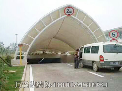 停車(chē)場(chǎng)出入口及過(guò)道 停車(chē)場(chǎng)出入口及過(guò)道